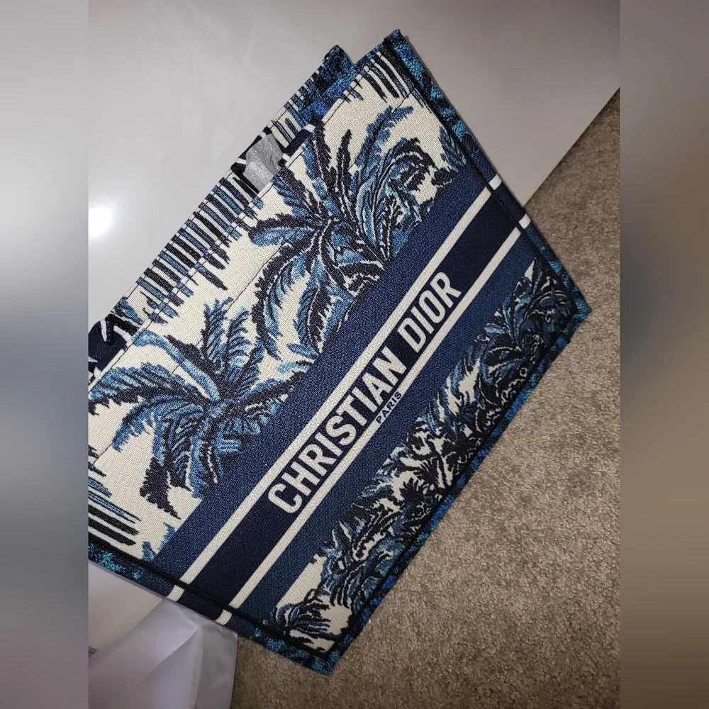 Handbag - Picture 1 of 6
